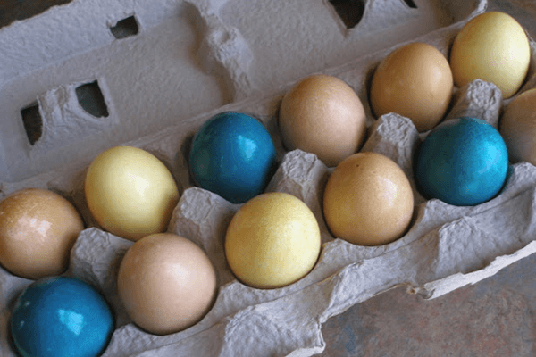 coloring easter eggs with coffee